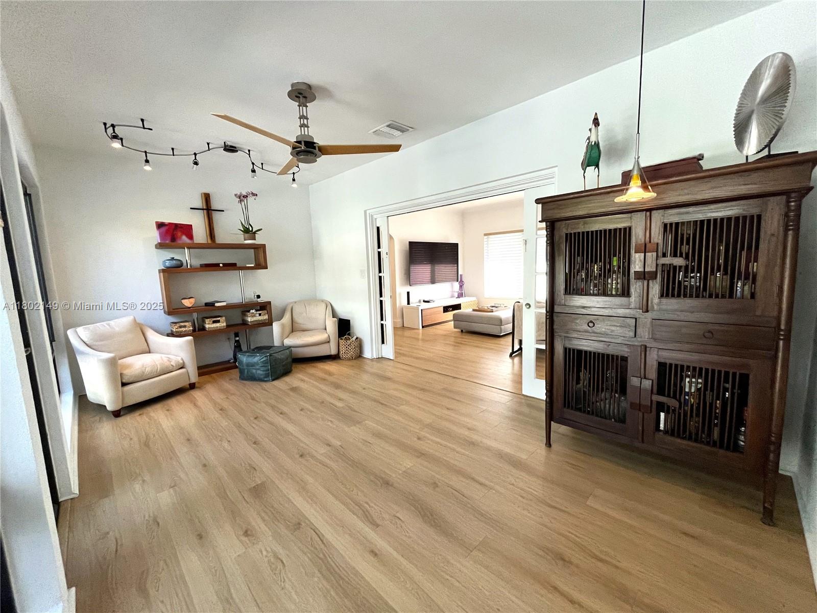 465 NE 52nd St Miami, FL 33137