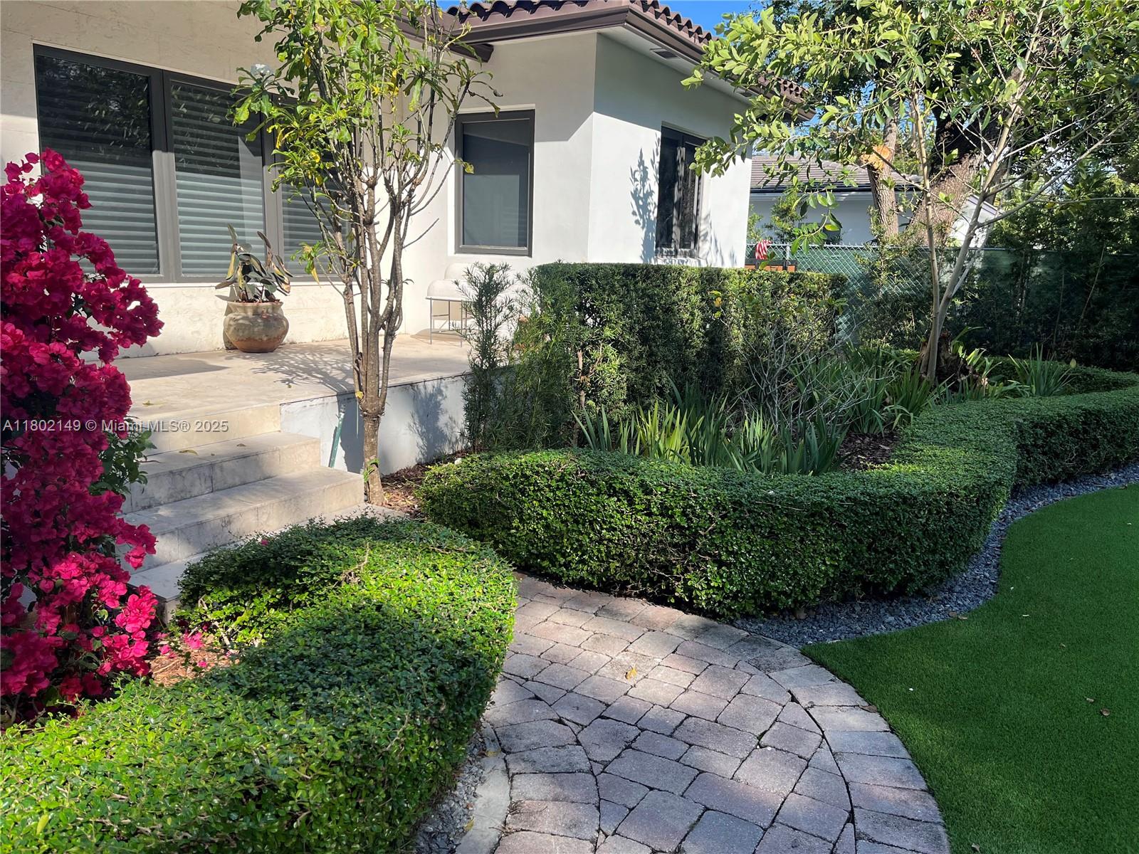 465 NE 52nd St Miami, FL 33137