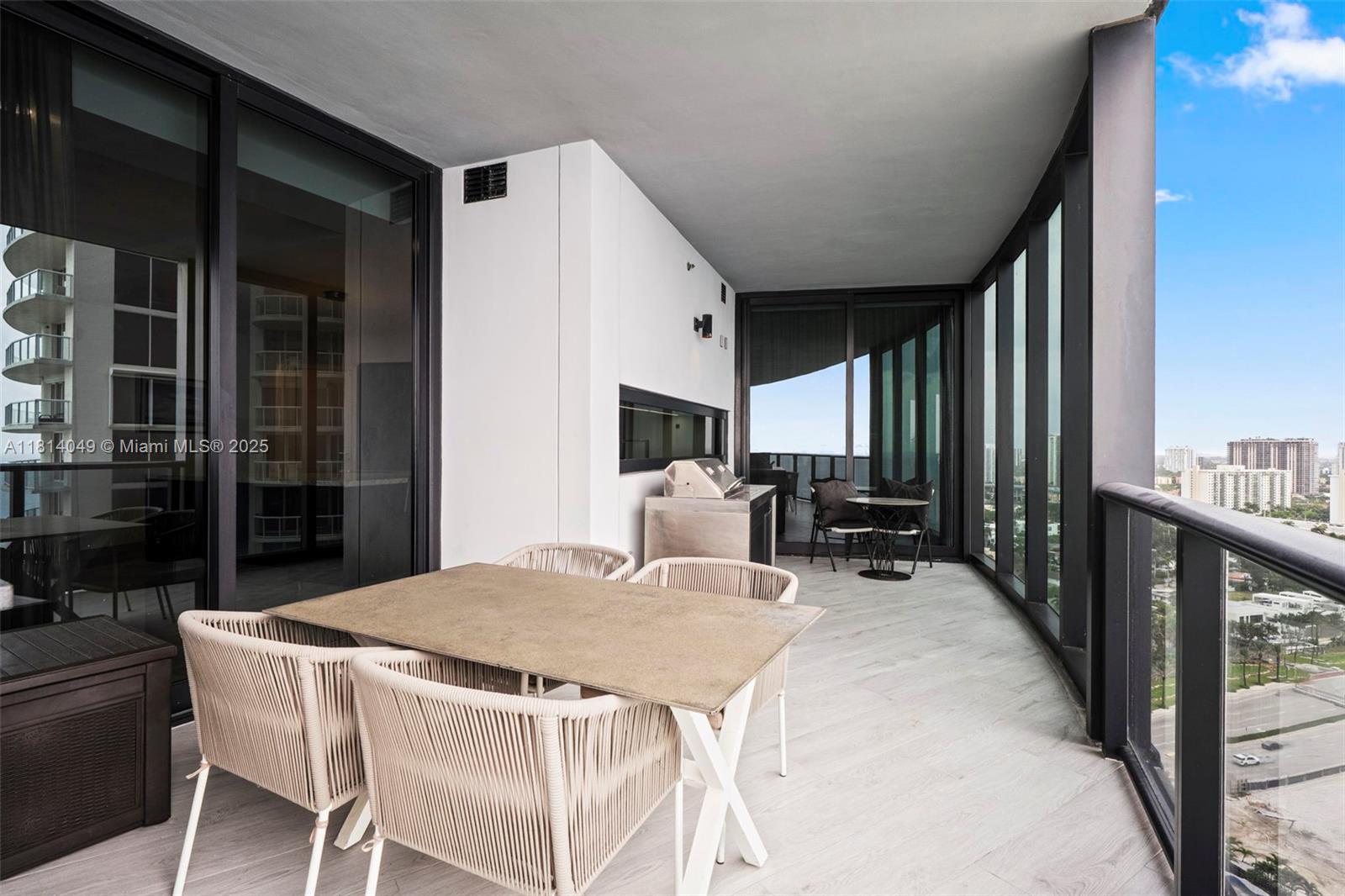 image The Porsche Design Tower15