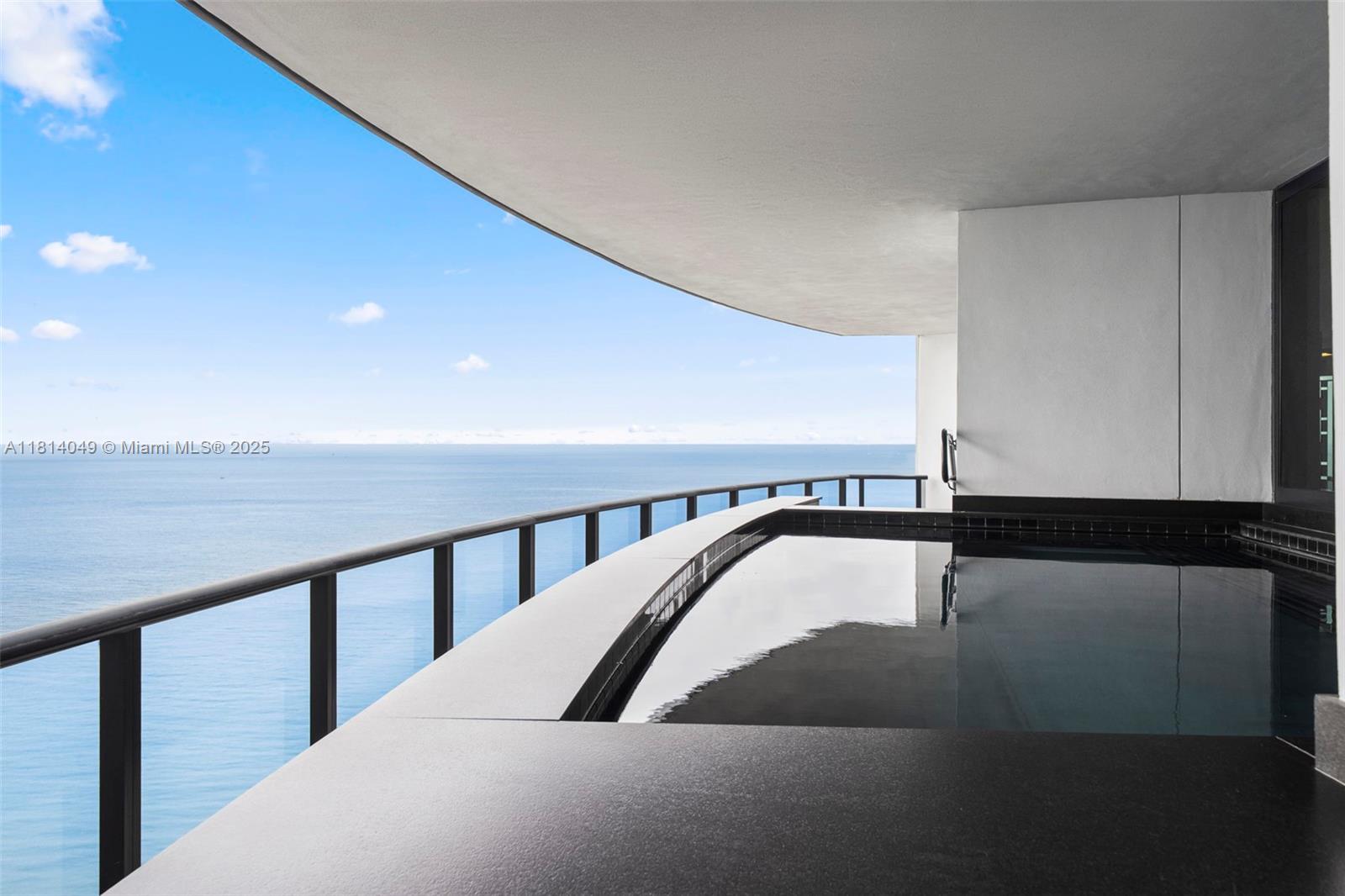 image The Porsche Design Tower16