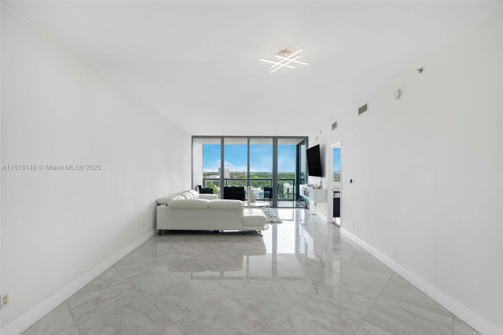 image Blue Condo12