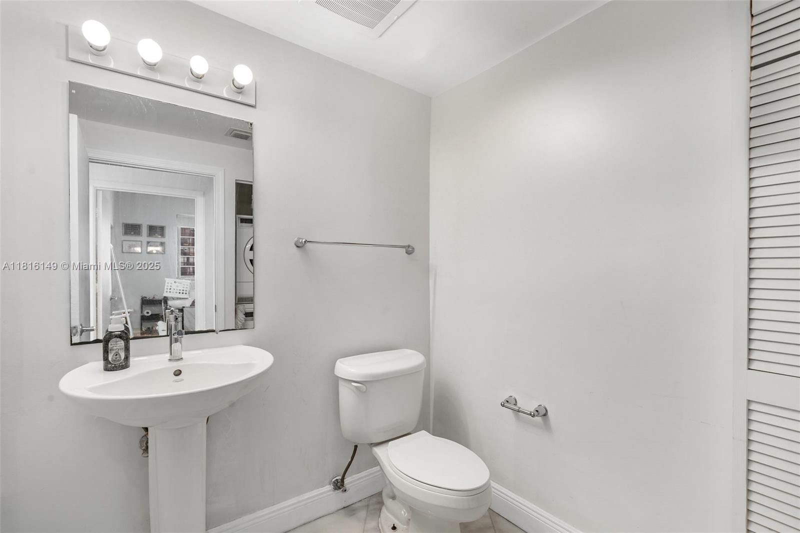 image Blue Condo24