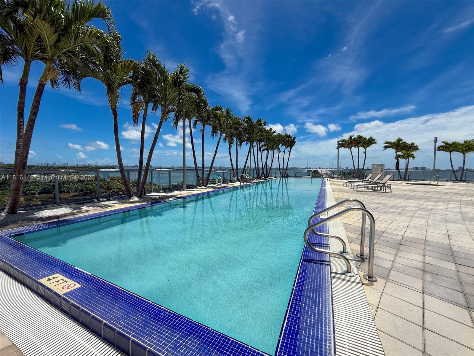 image Blue Condo31