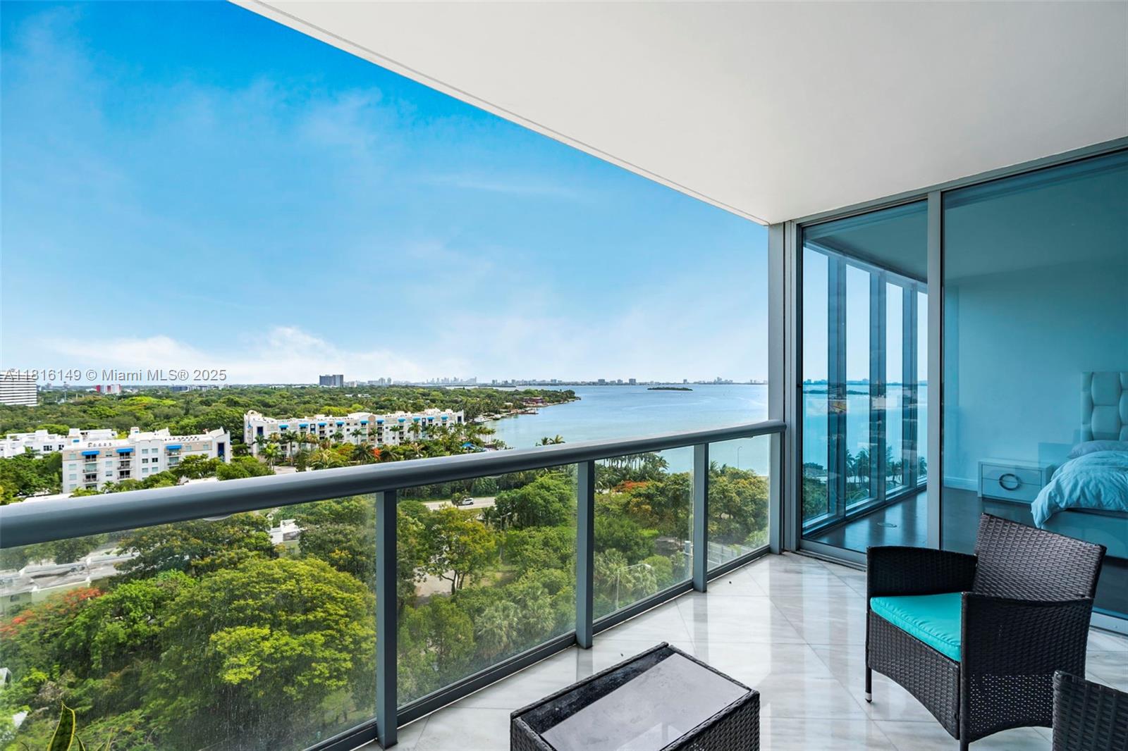 image Blue Condo3