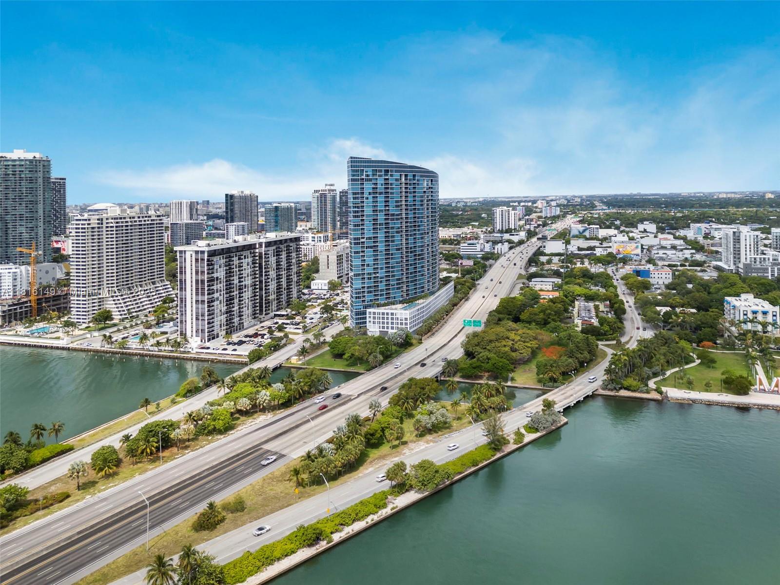 image Blue Condo39