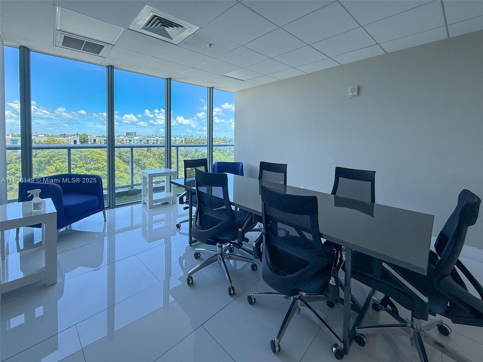 image Blue Condo48