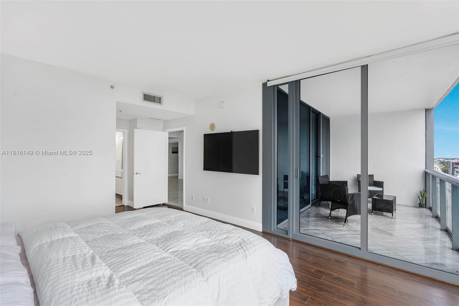 image Blue Condo5