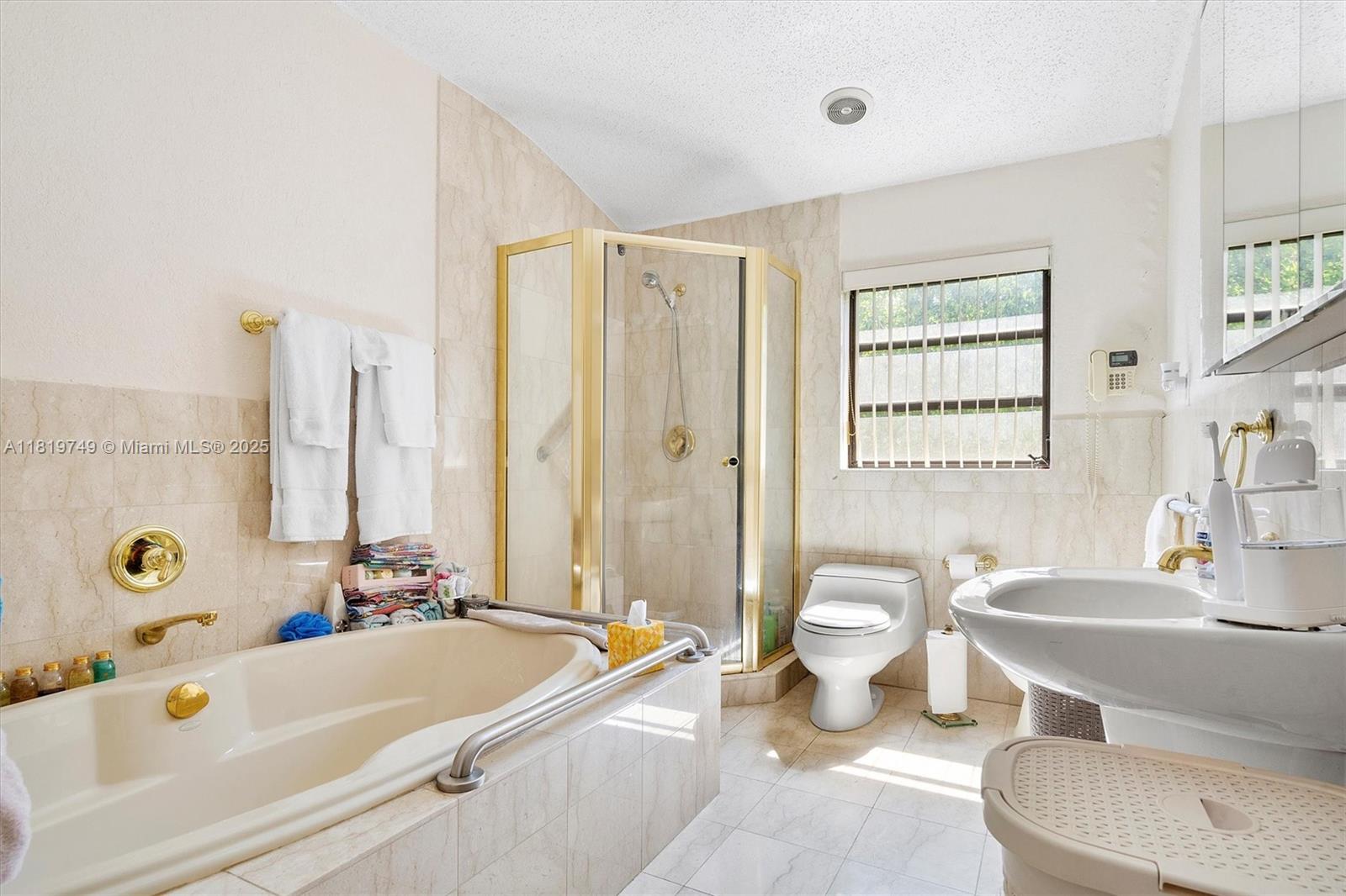 96 Bal Cross Dr Bal Harbour, FL 33154