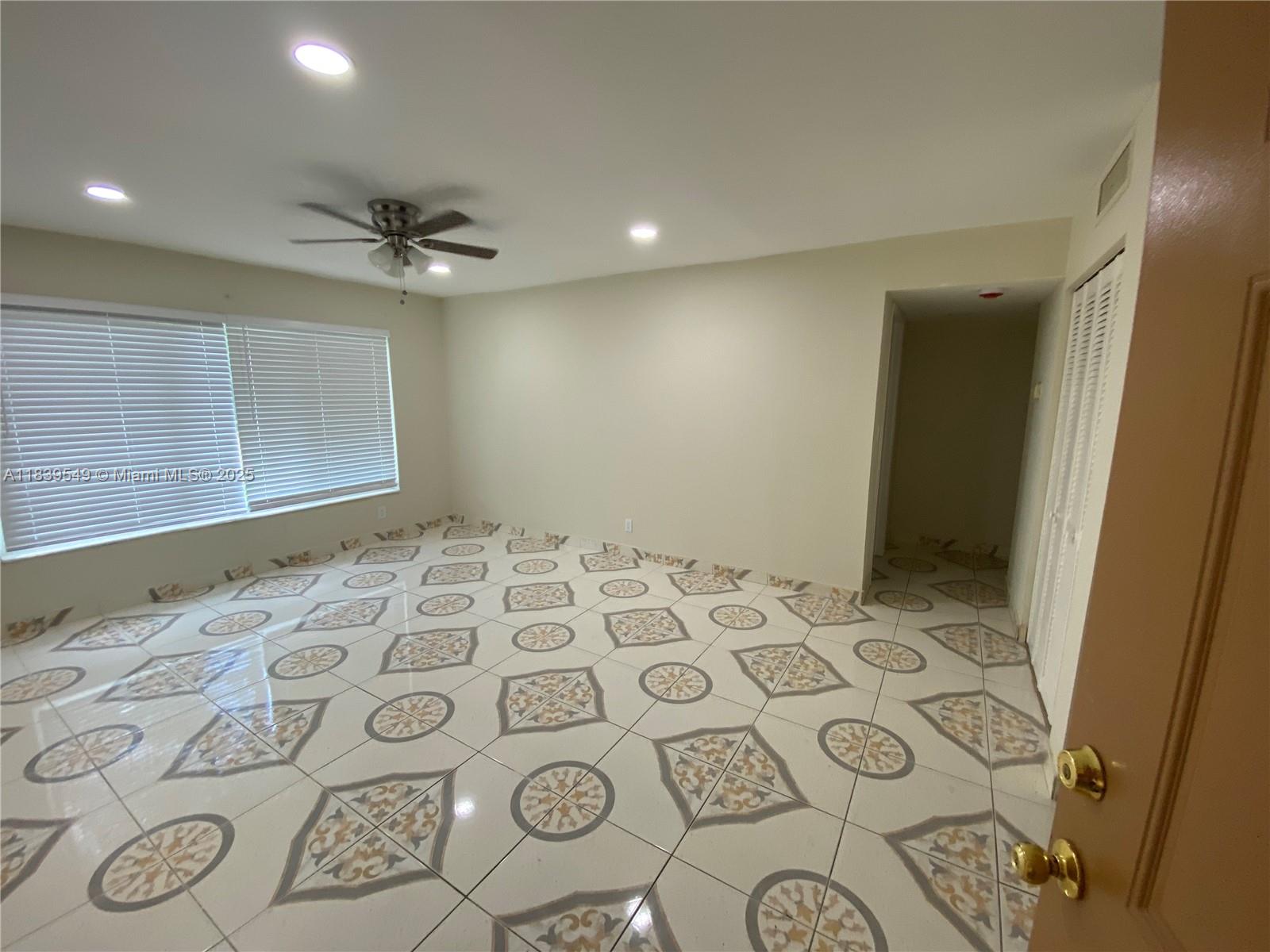 2607 NW 39th Ter #204