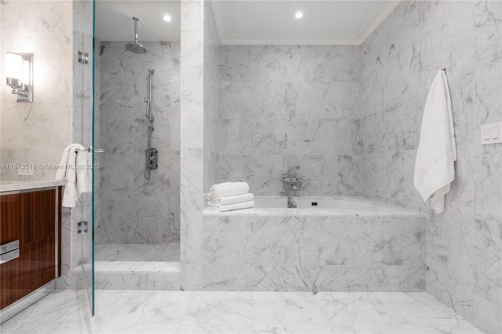 15701 Collins Ave #1004 Sunny Isles Beach, FL 33160