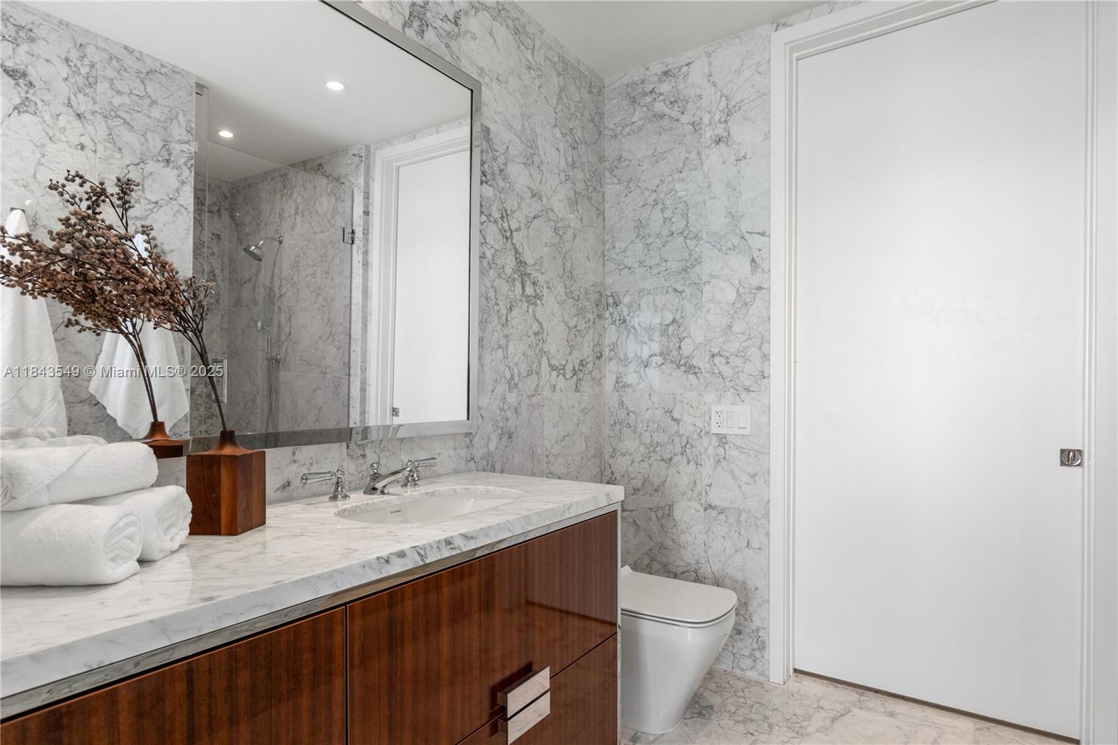 15701 Collins Ave #1004 Sunny Isles Beach, FL 33160