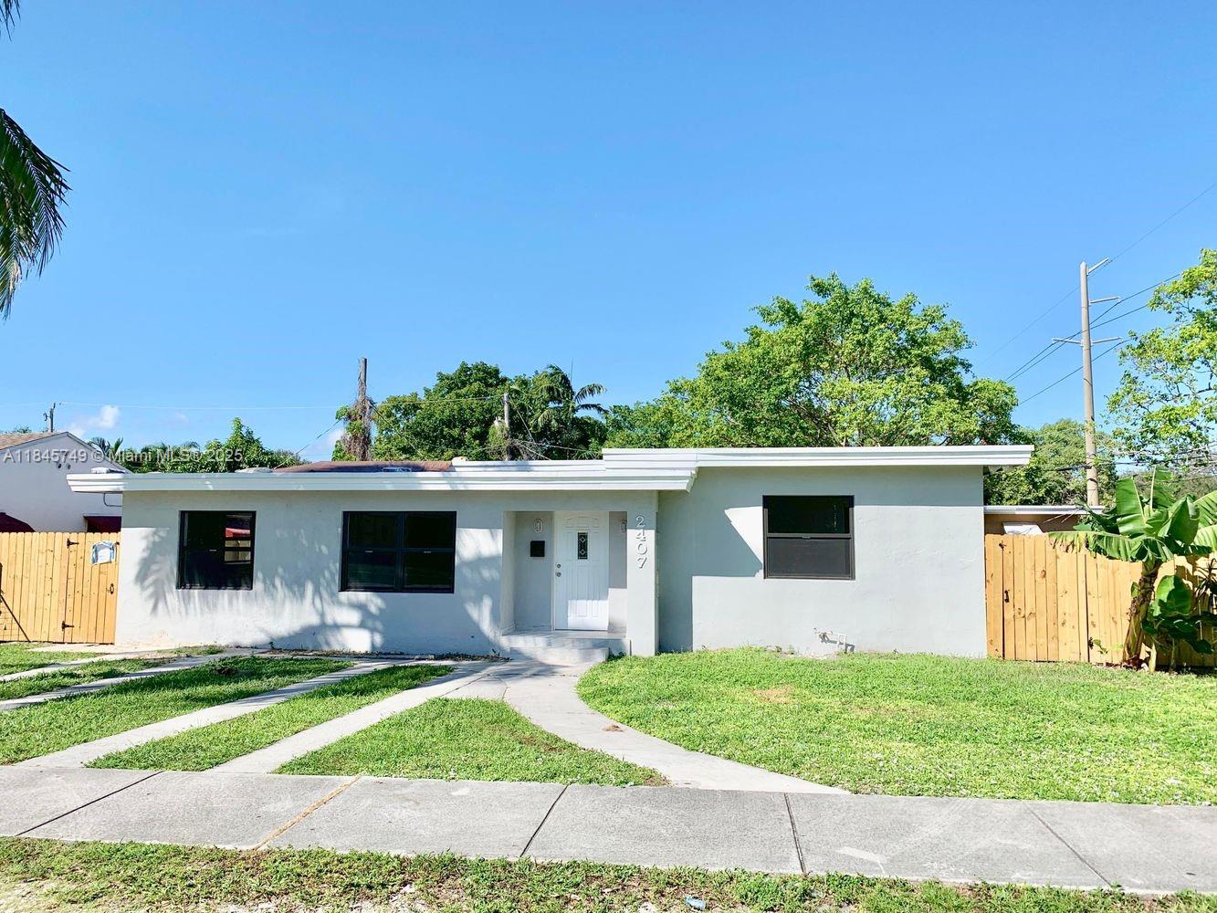 2407 Dewey St