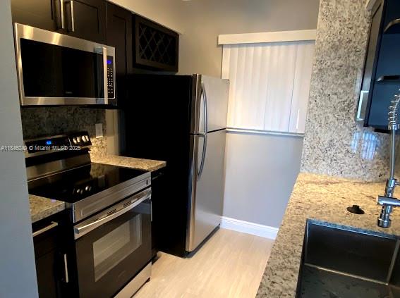 2850 N Oakland Frst Dr #204