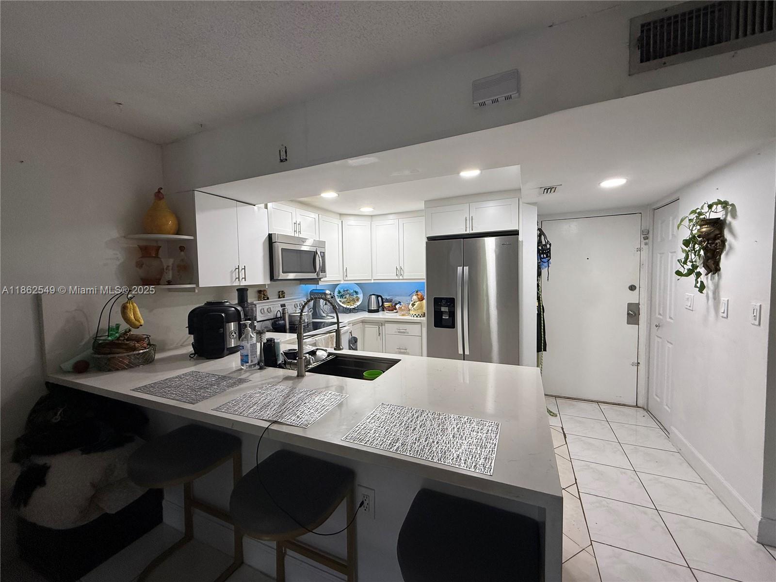 14201 N Kendall Dr #304D