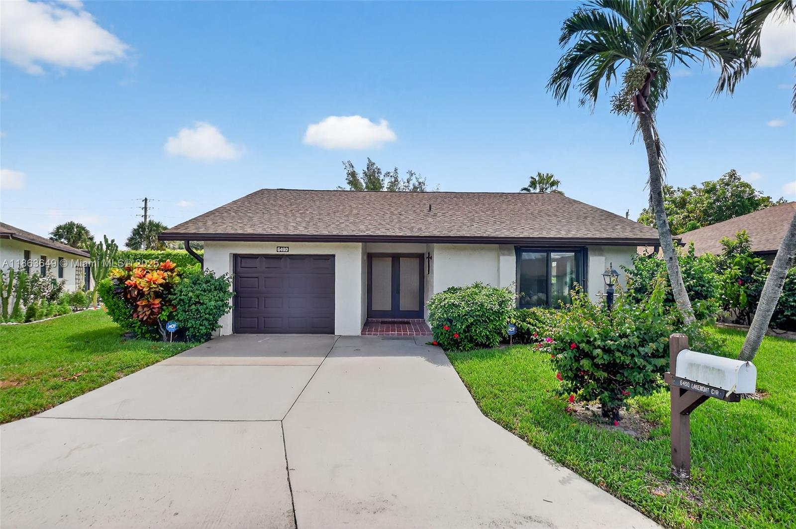 6490 Lakemont Cir