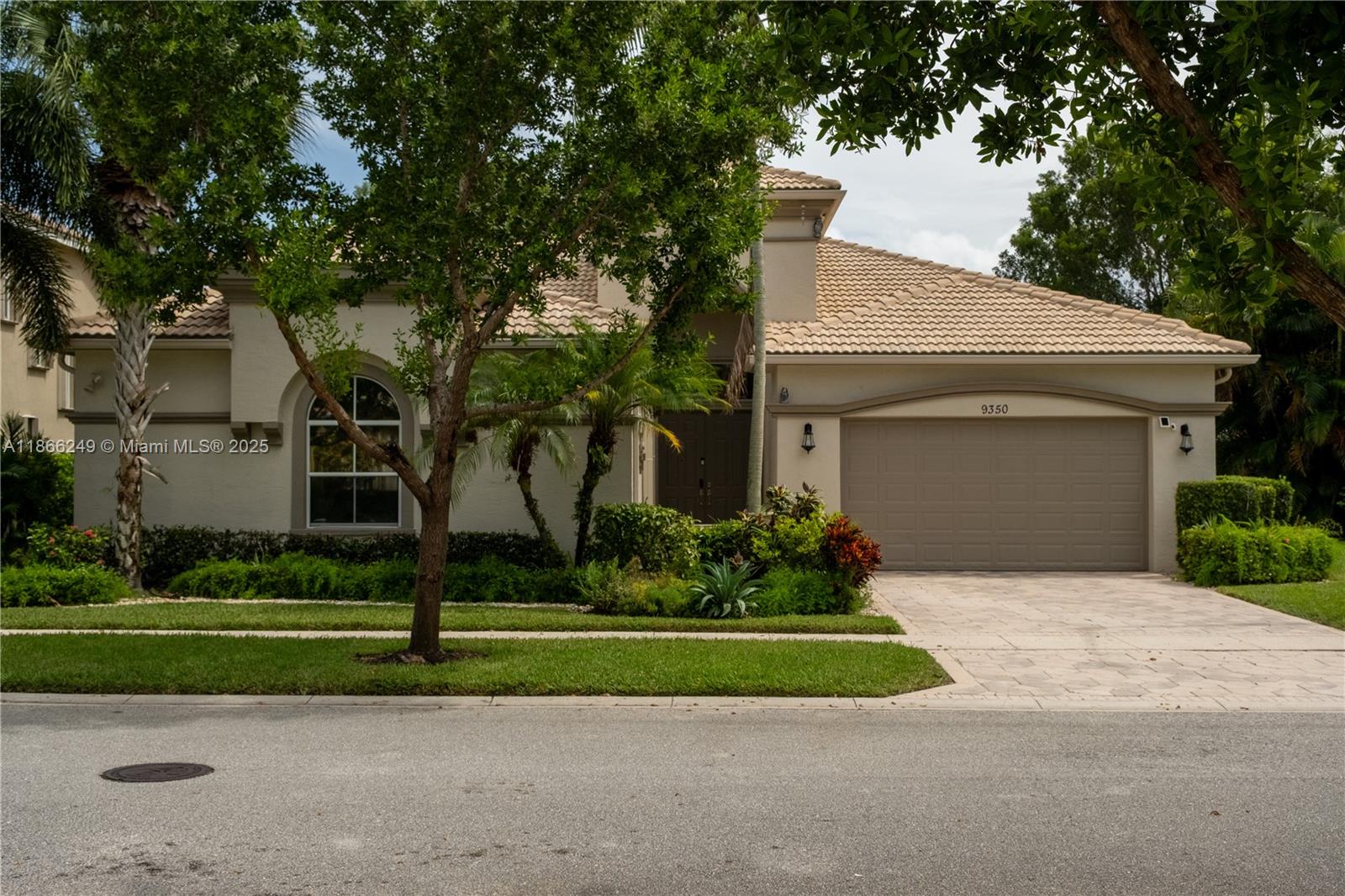 9350 W Via Classico W