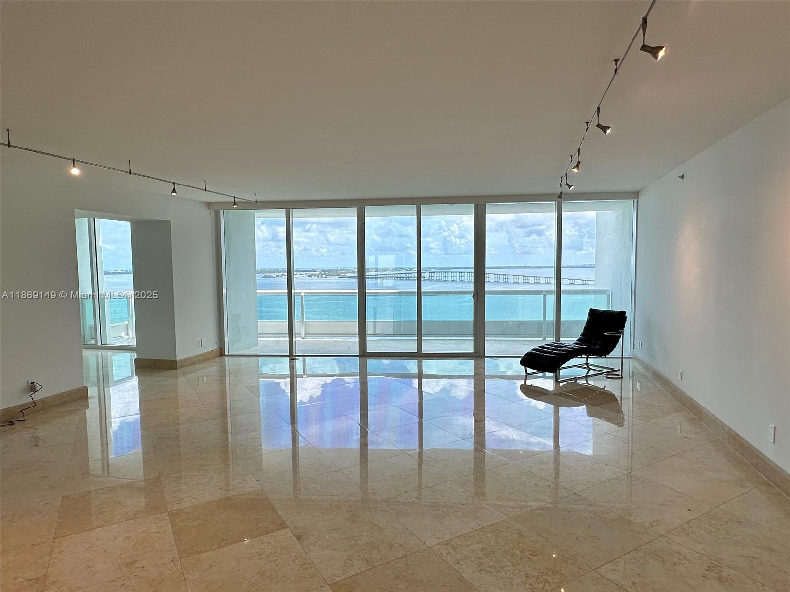 1643 Brickell Ave #1704