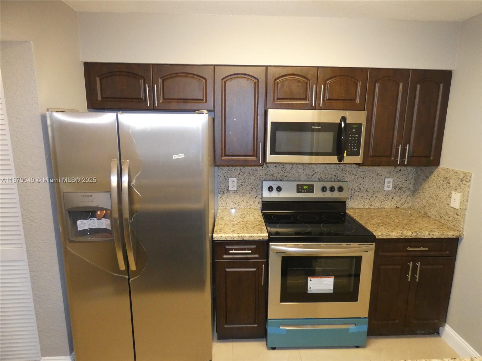 2803 N Oakland Frst Dr #114