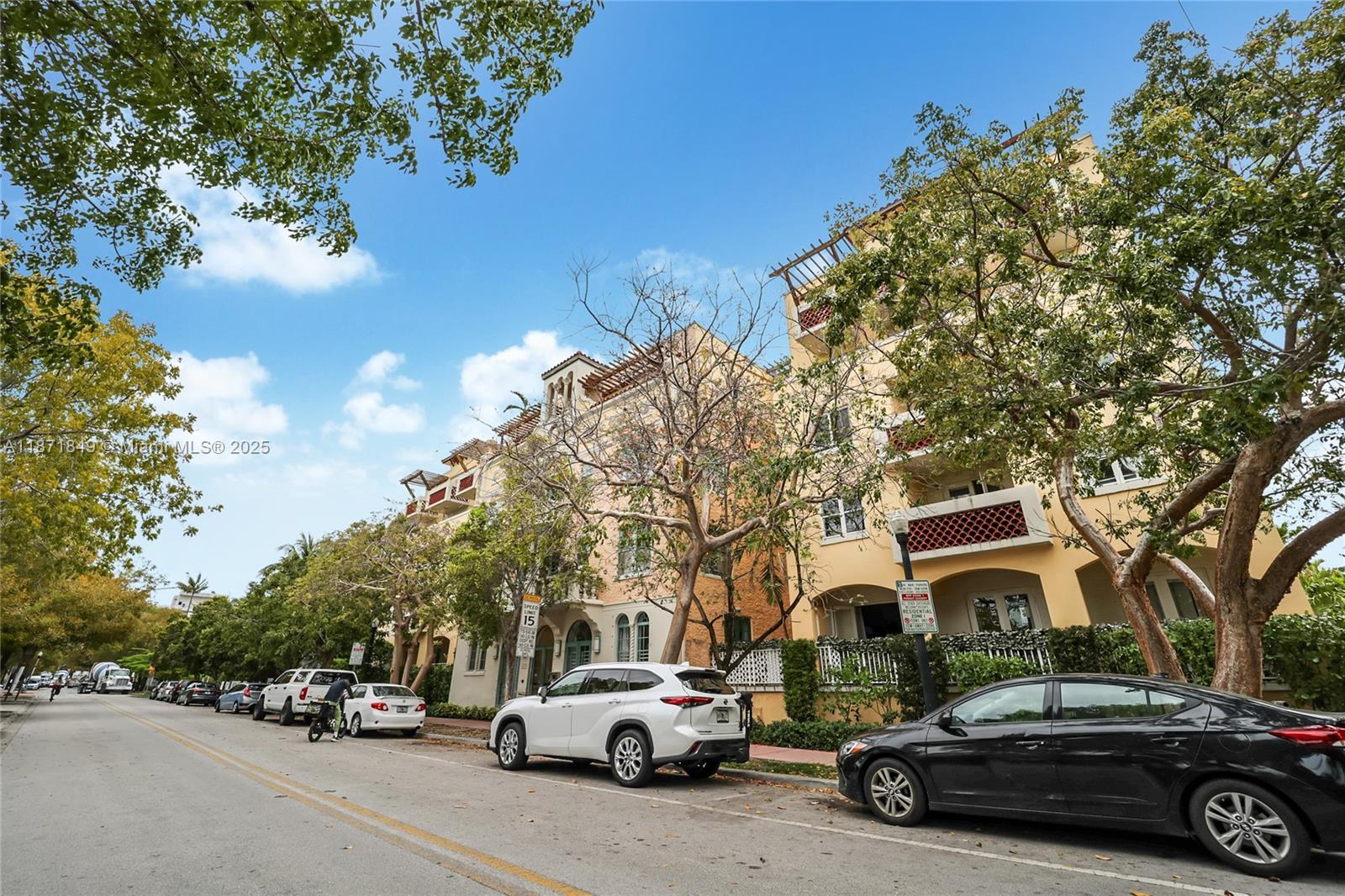 227 Michigan Ave #406