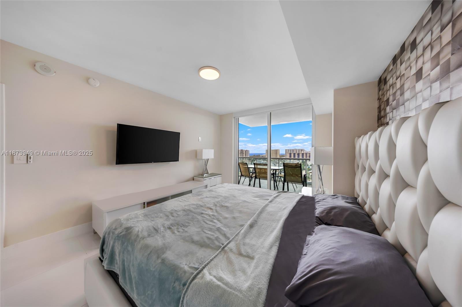 image 400 Sunny Isles35