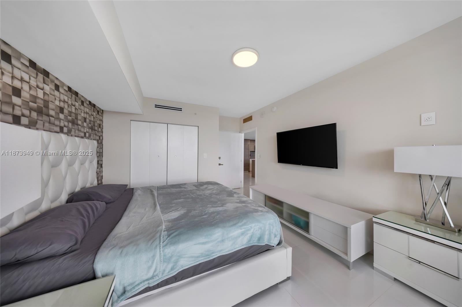 image 400 Sunny Isles36
