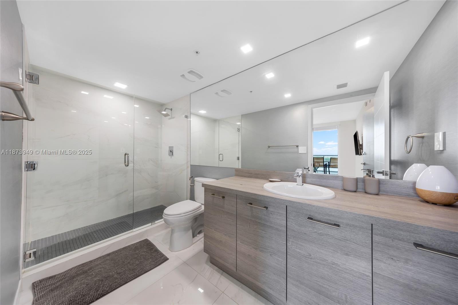 image 400 Sunny Isles37