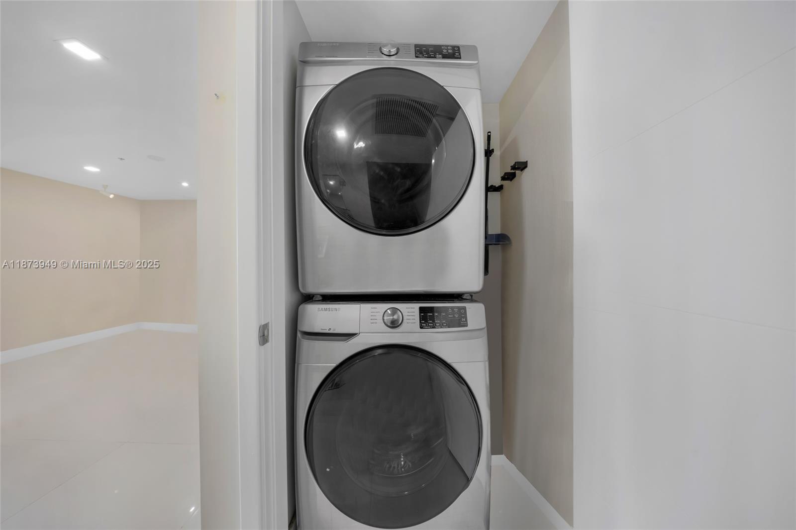 image 400 Sunny Isles38