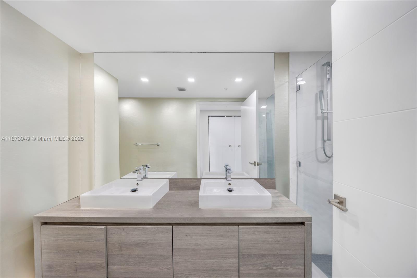 image 400 Sunny Isles44