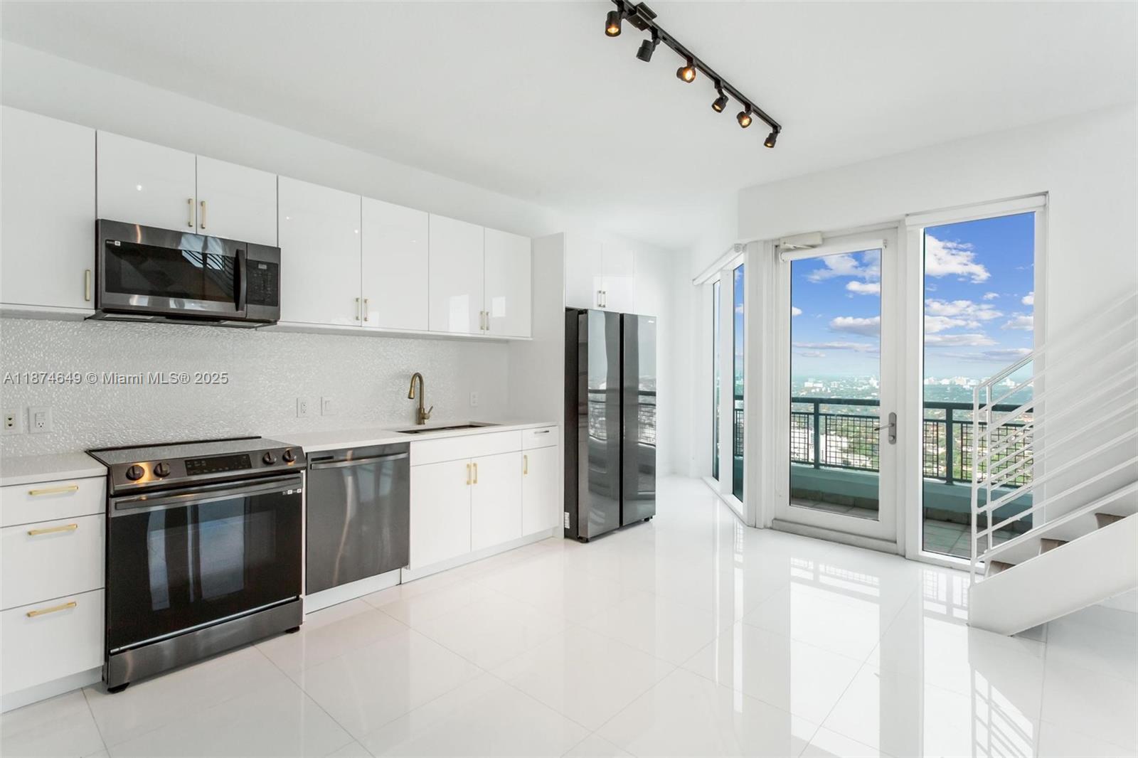 image Infinity At Brickell Cond2
