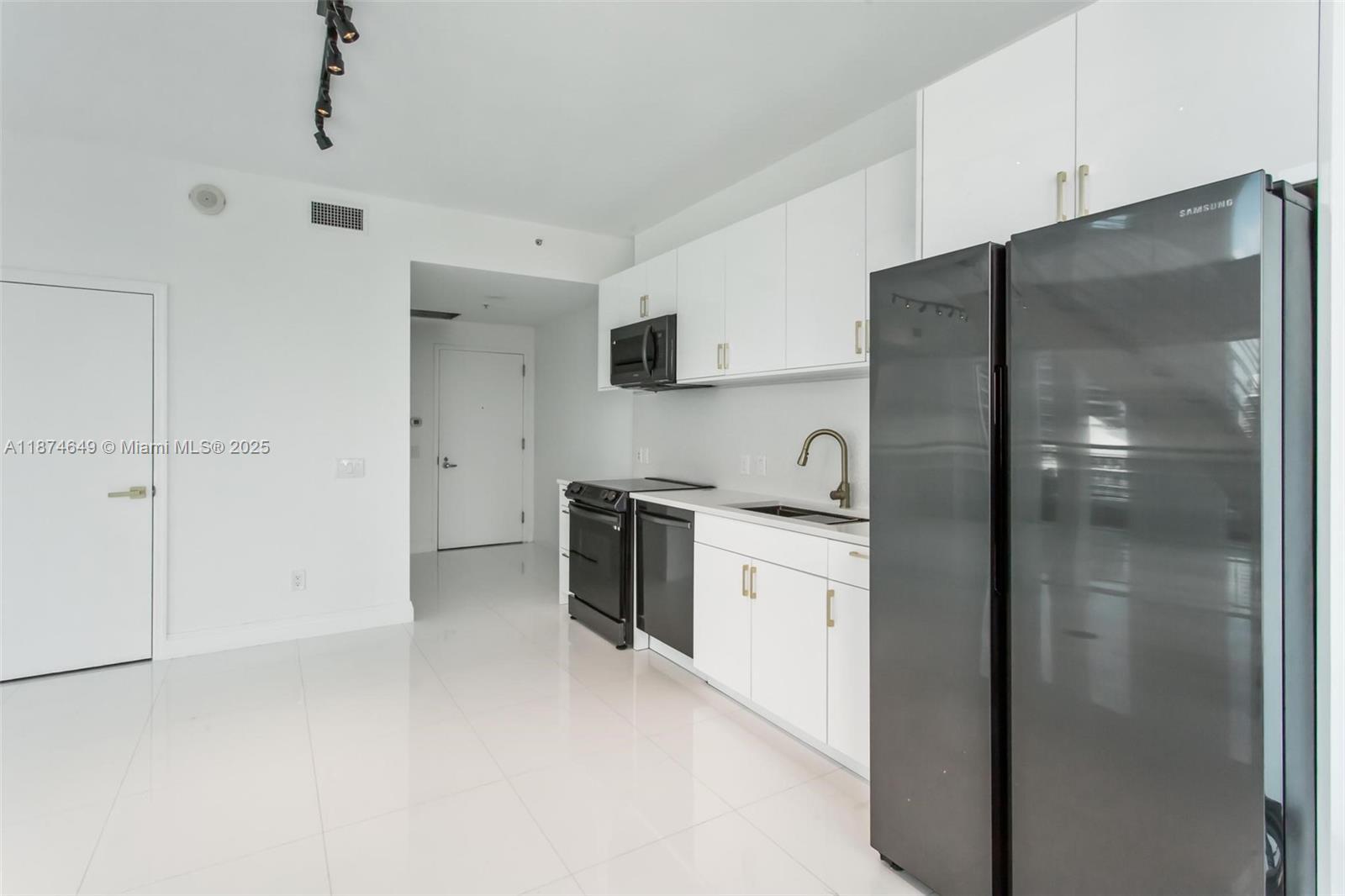 image Infinity At Brickell Cond5