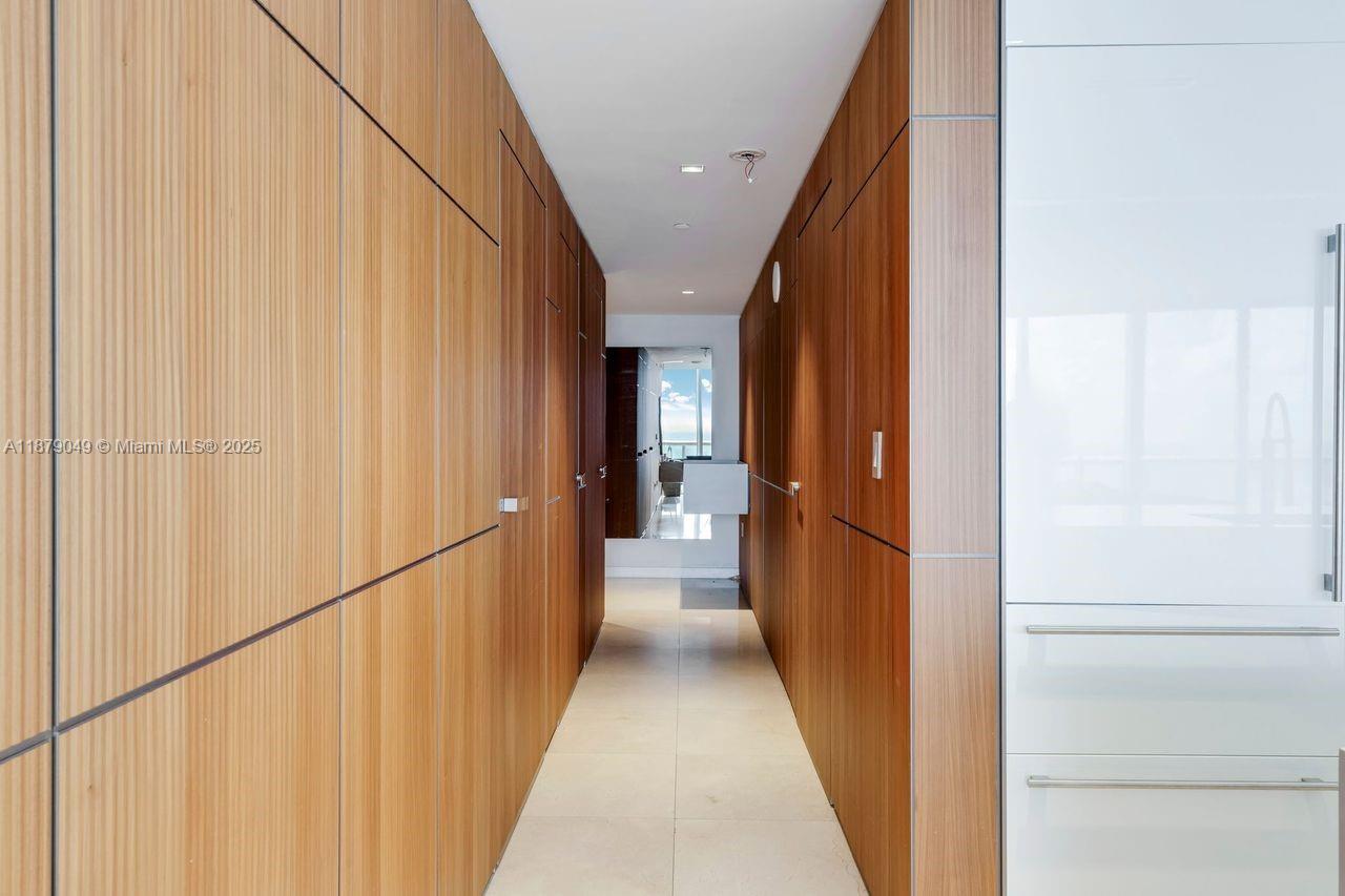 image Icon Brickell9