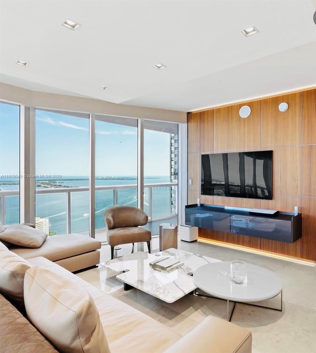 image Icon Brickell13