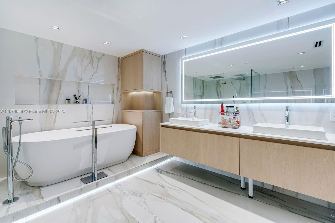 image Icon Brickell7