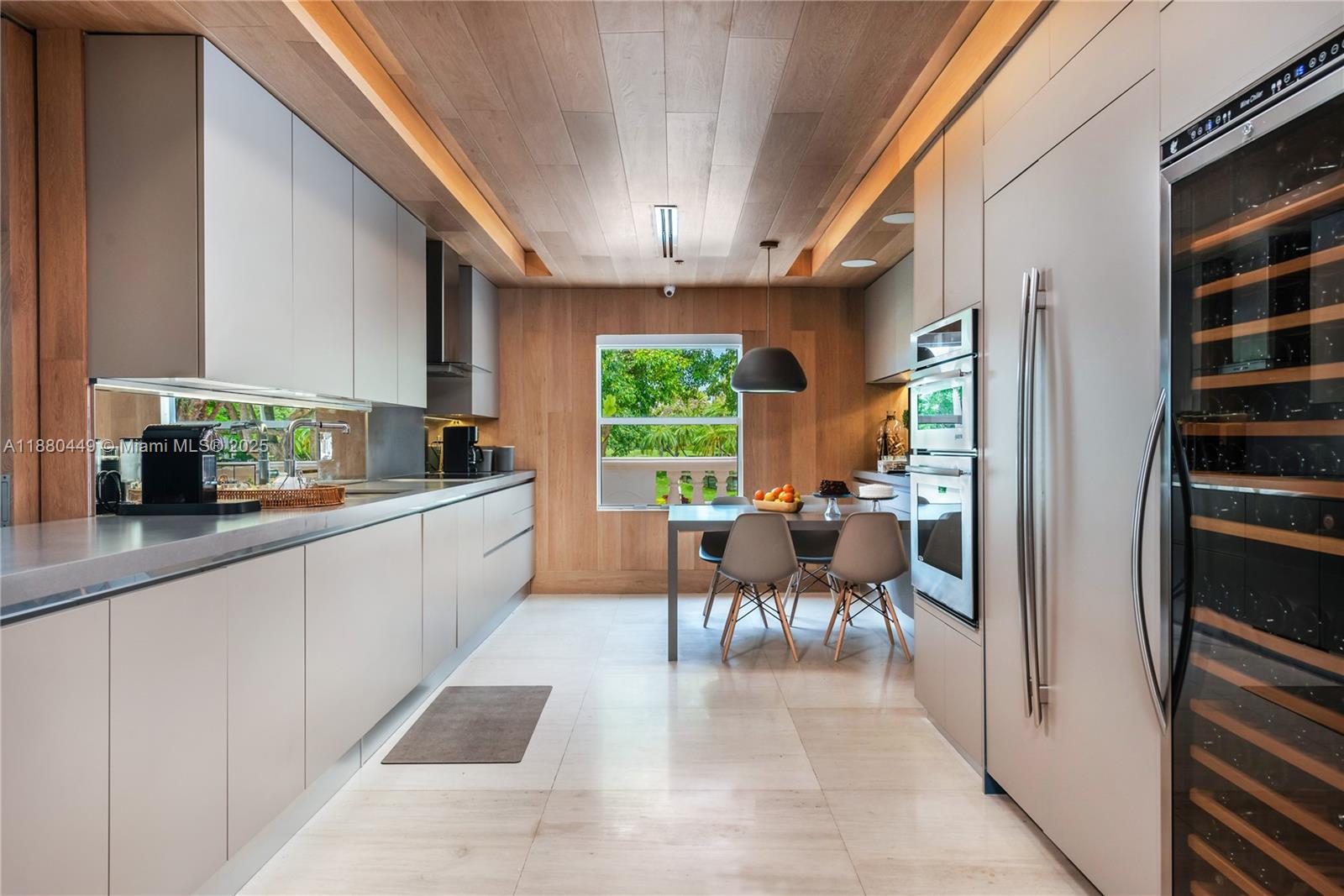 2514 Fisher Is Dr #6104 Miami Beach, FL 33109