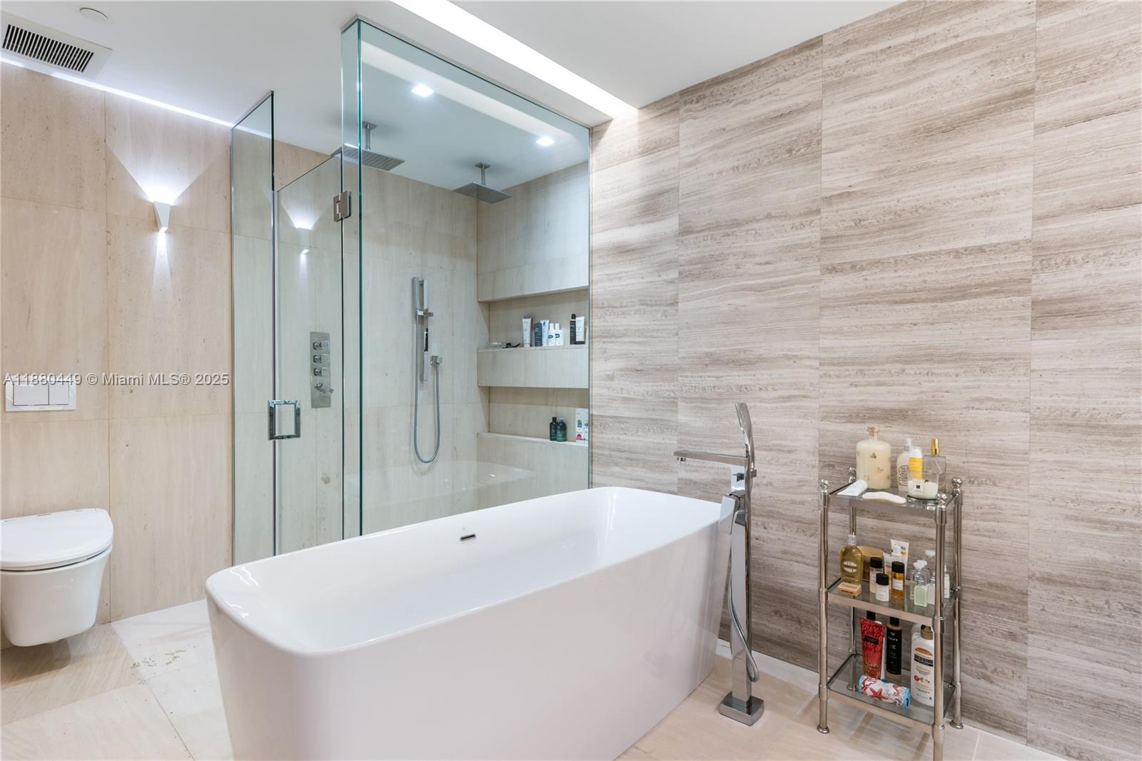 2514 Fisher Is Dr #6104 Miami Beach, FL 33109