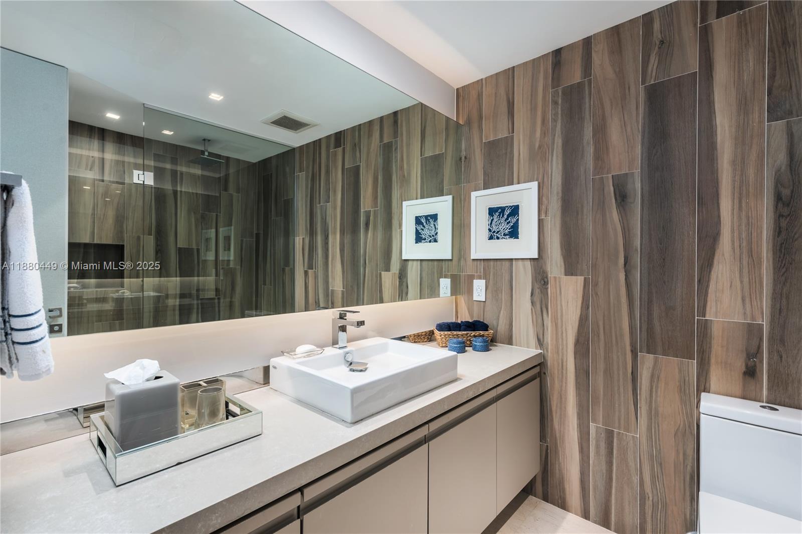 2514 Fisher Is Dr #6104 Miami Beach, FL 33109