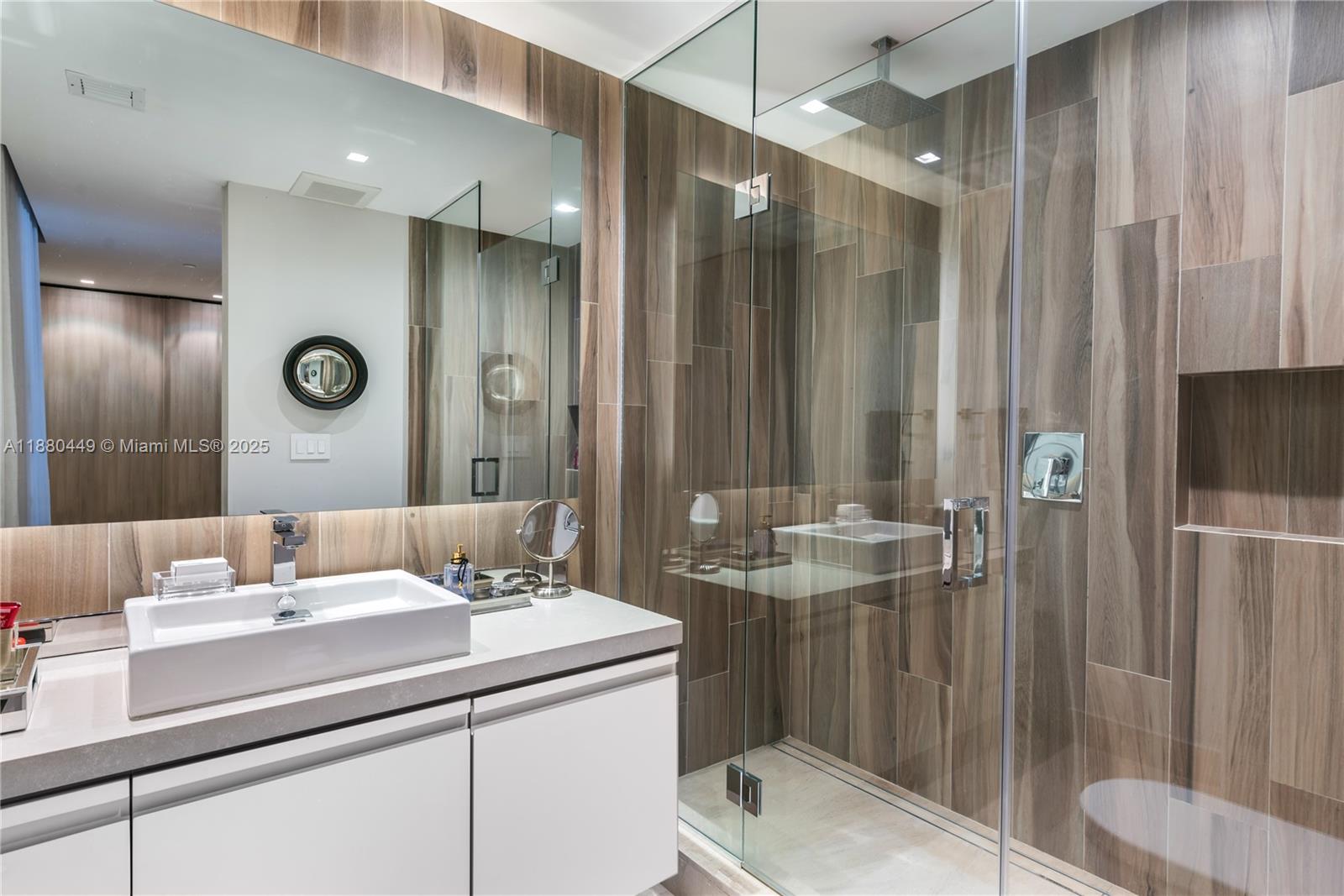 2514 Fisher Is Dr #6104 Miami Beach, FL 33109