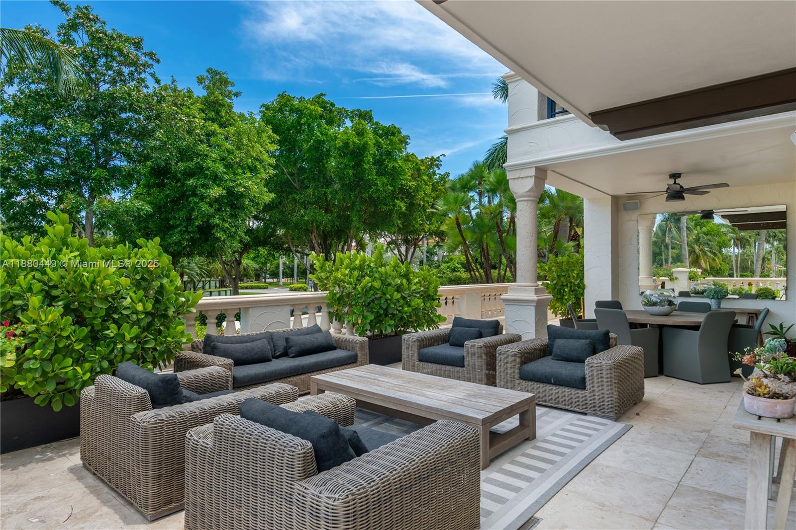 2514 Fisher Is Dr #6104 Miami Beach, FL 33109