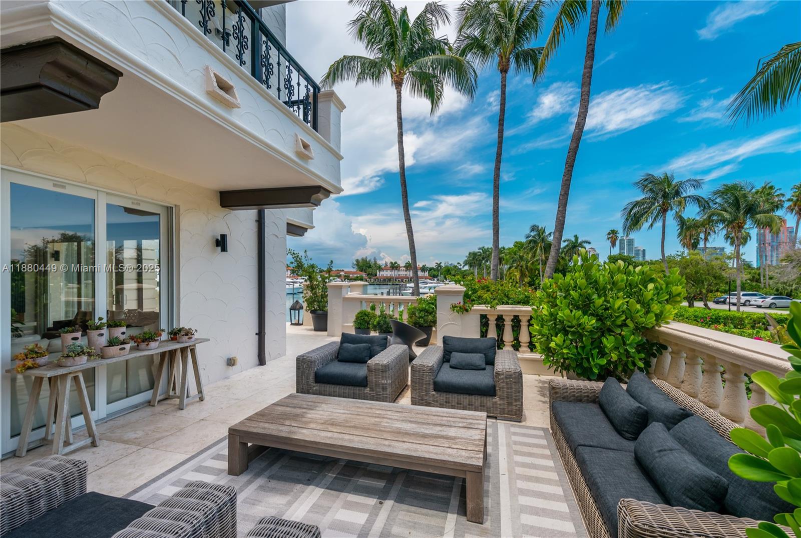 2514 Fisher Is Dr #6104 Miami Beach, FL 33109