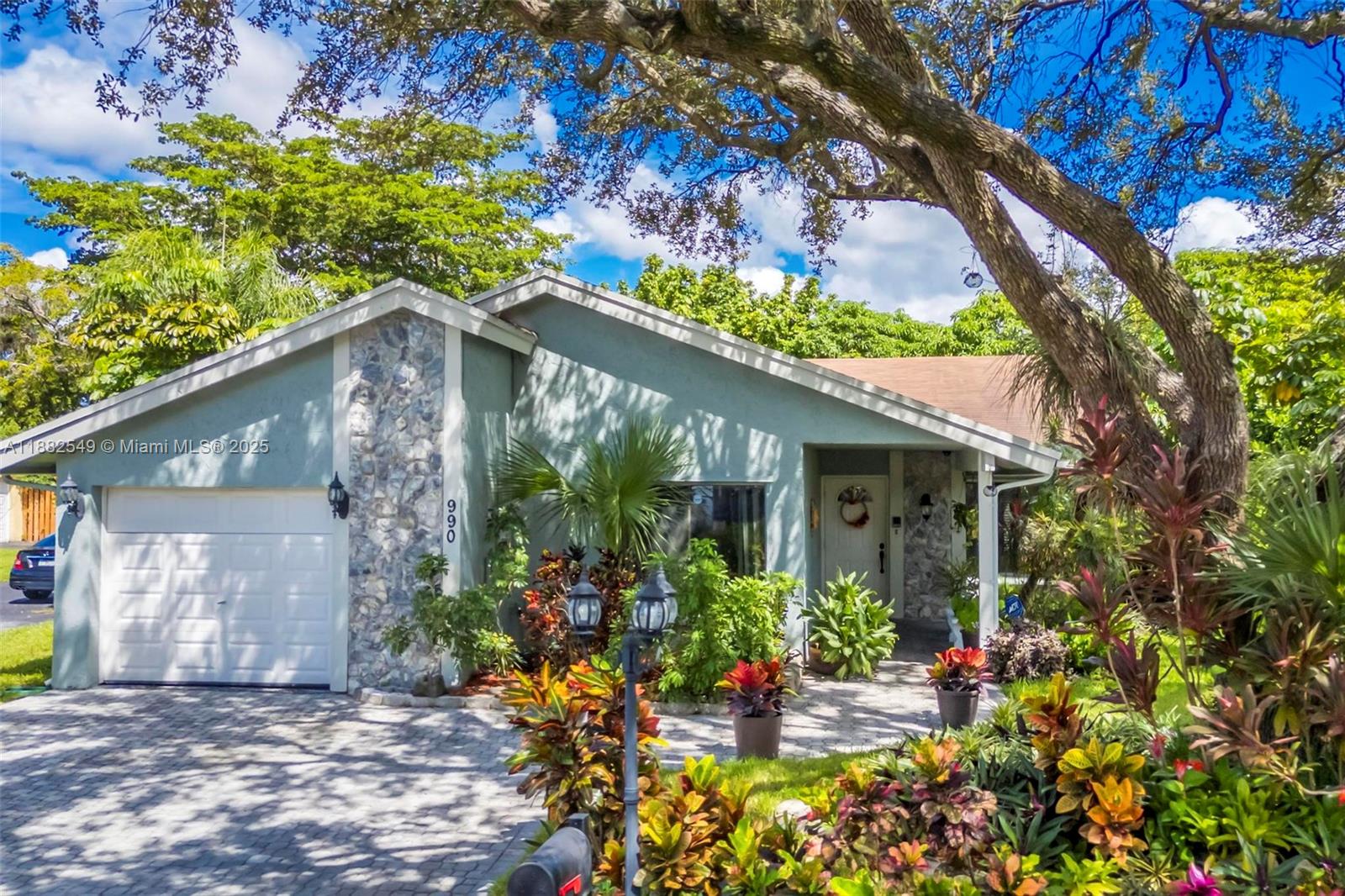990 NW 89th Ave