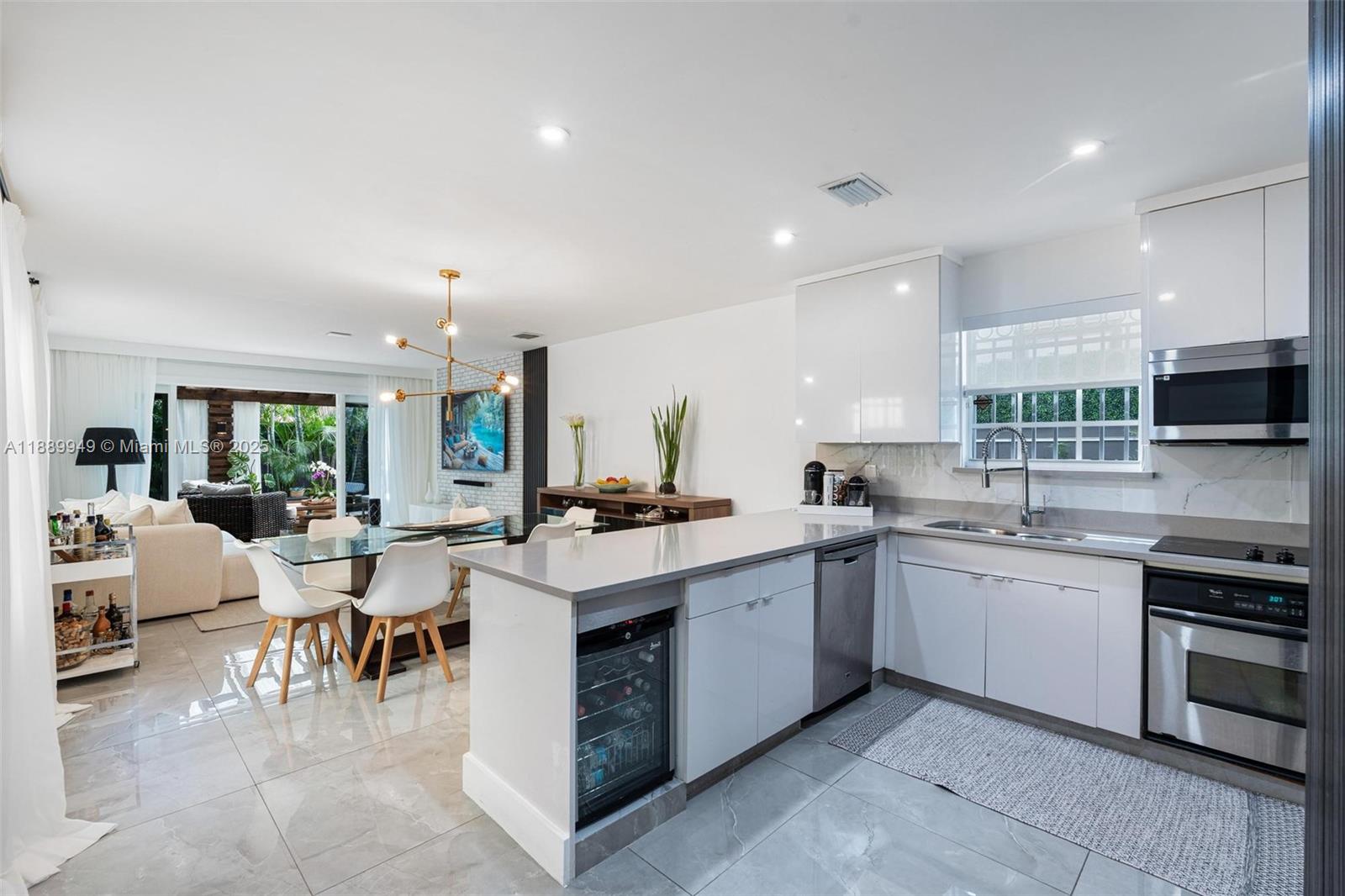 2752 SW 11th St Miami, FL 33135