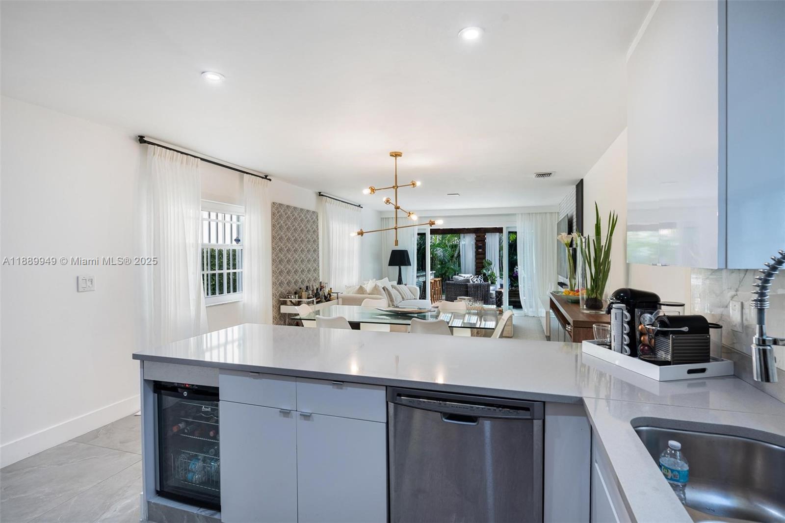 2752 SW 11th St Miami, FL 33135