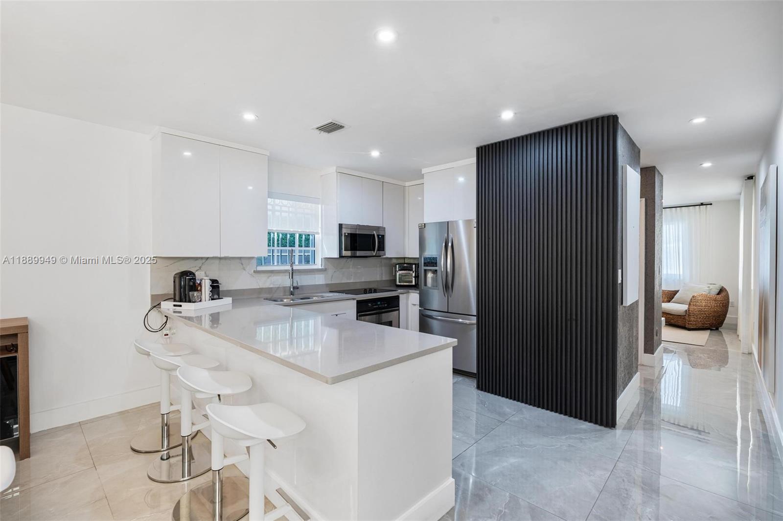 2752 SW 11th St Miami, FL 33135