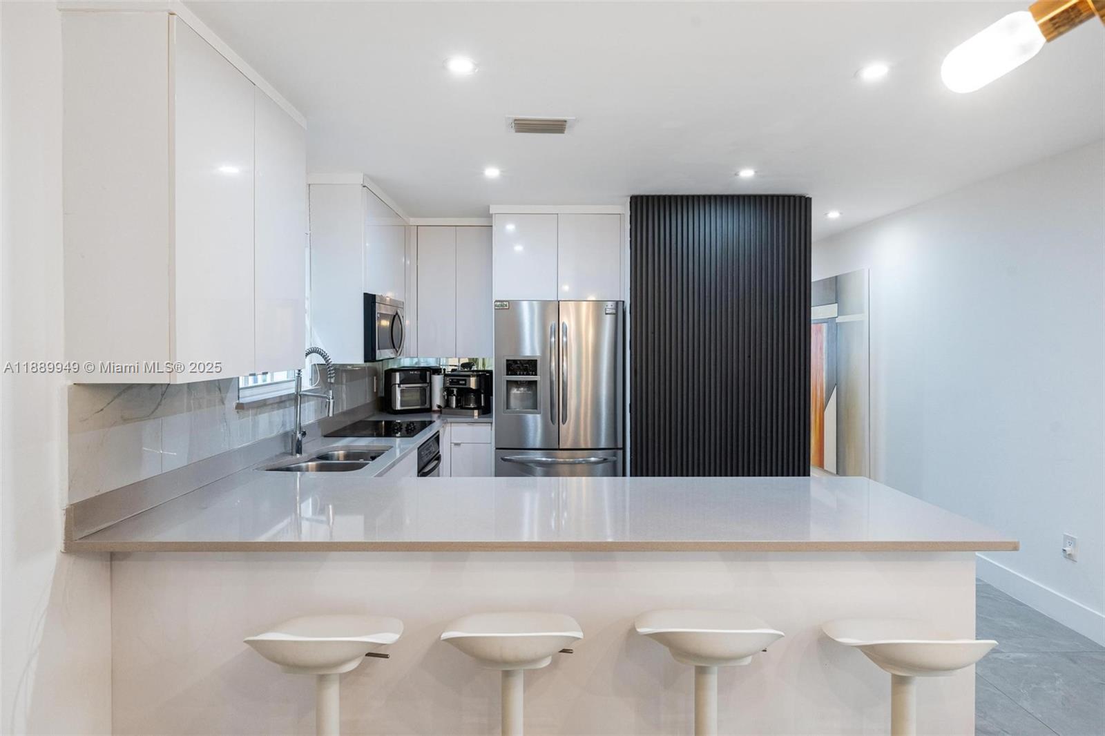 2752 SW 11th St Miami, FL 33135