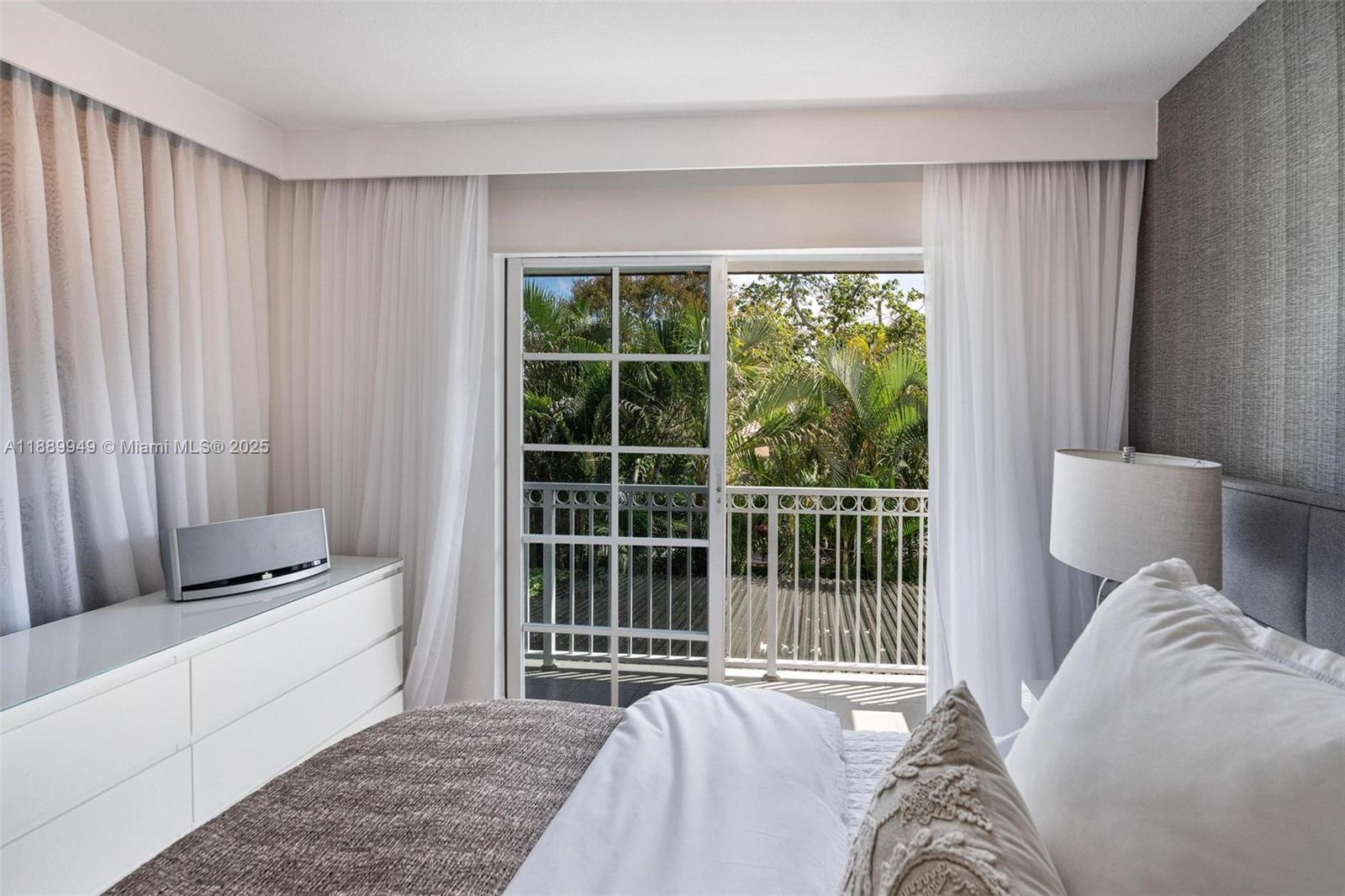 2752 SW 11th St Miami, FL 33135