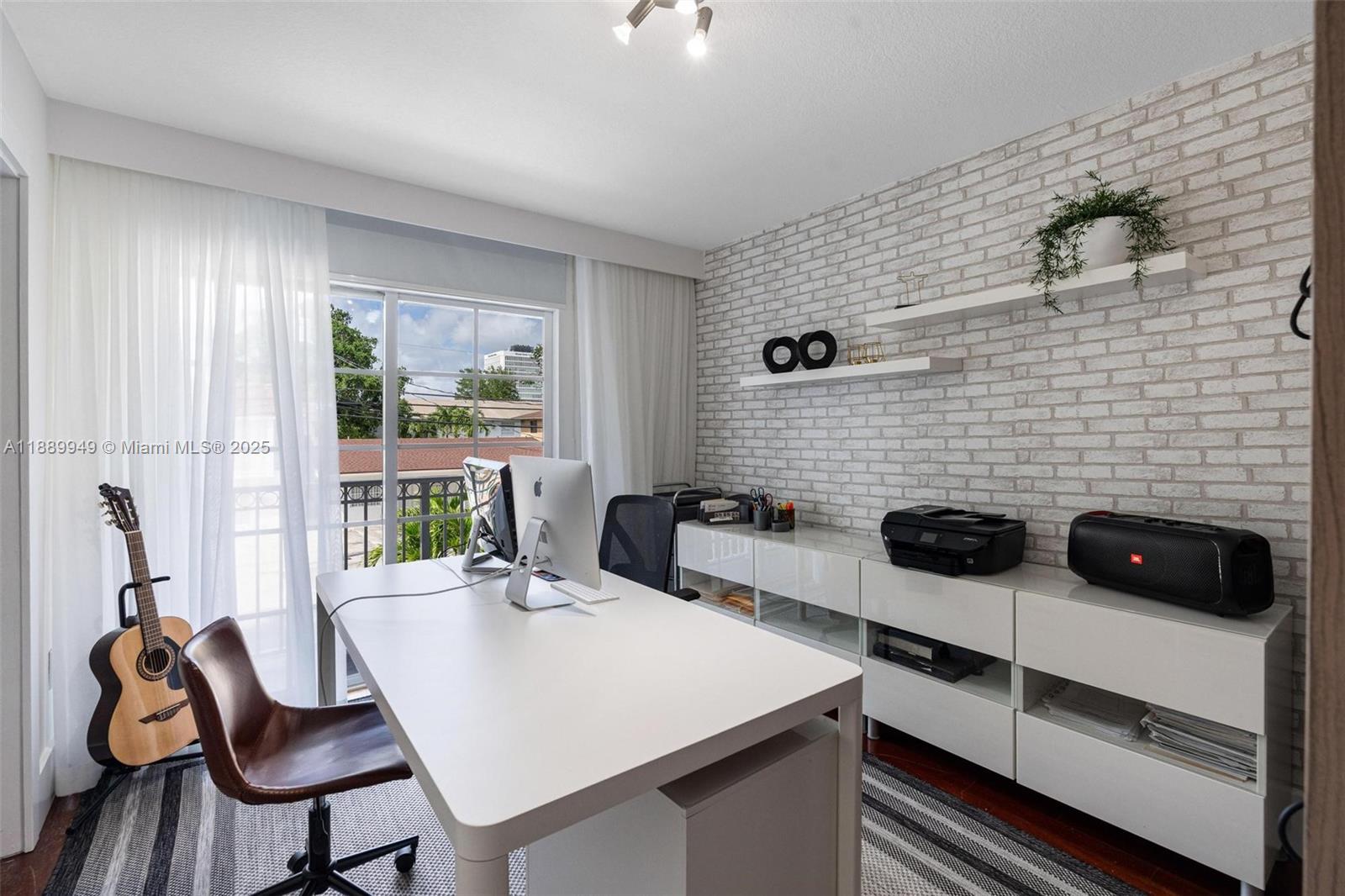 2752 SW 11th St Miami, FL 33135