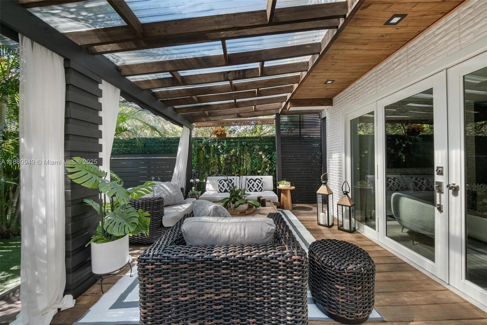 2752 SW 11th St Miami, FL 33135