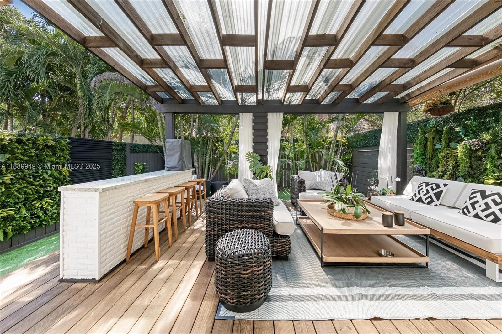 2752 SW 11th St Miami, FL 33135