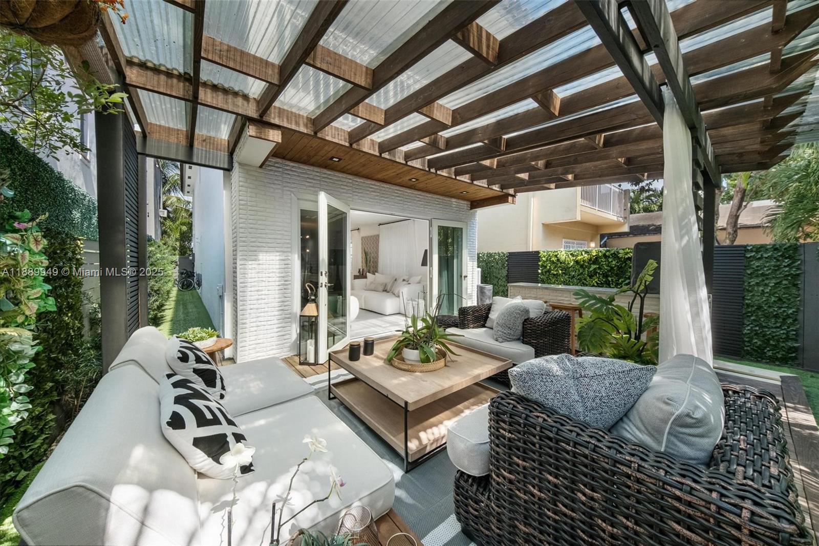 2752 SW 11th St Miami, FL 33135