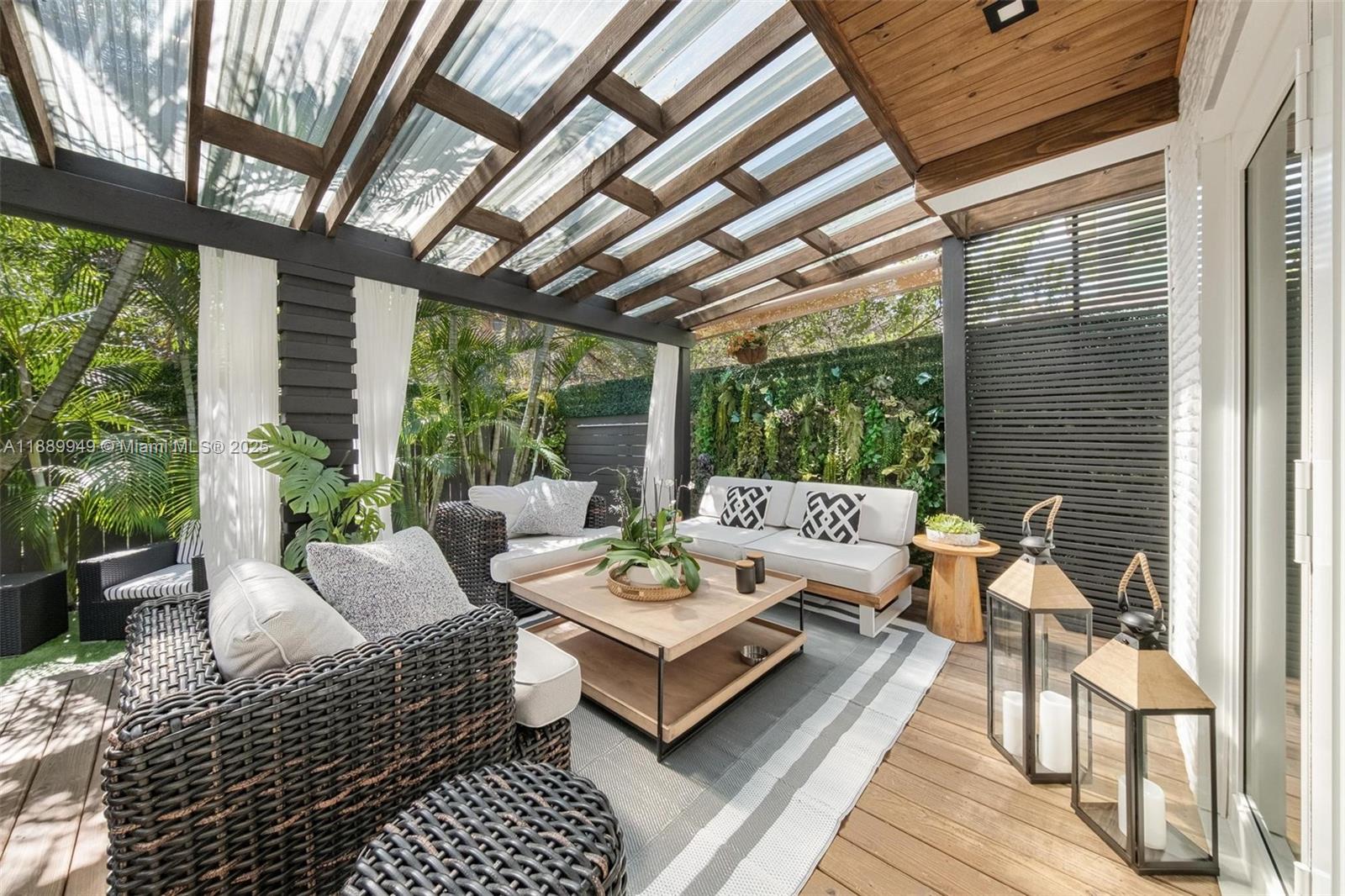 2752 SW 11th St Miami, FL 33135